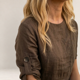 Valvet Oak House Helena dress in dark brown linen with rolled sleeves and a simple round neckline