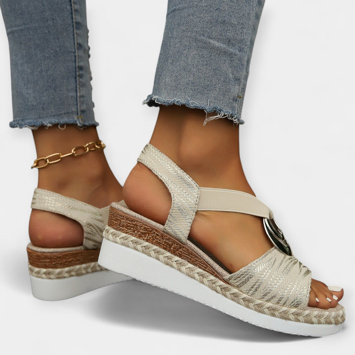 Pletené římské sandály" can be rewritten as "Knit Roman Sandals.