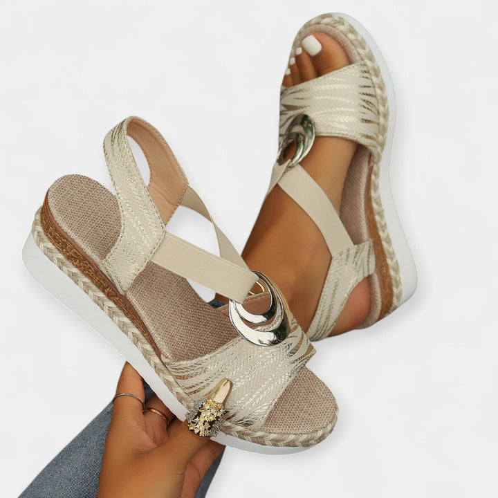 Pletené římské sandály" can be rewritten as "Knit Roman Sandals.
