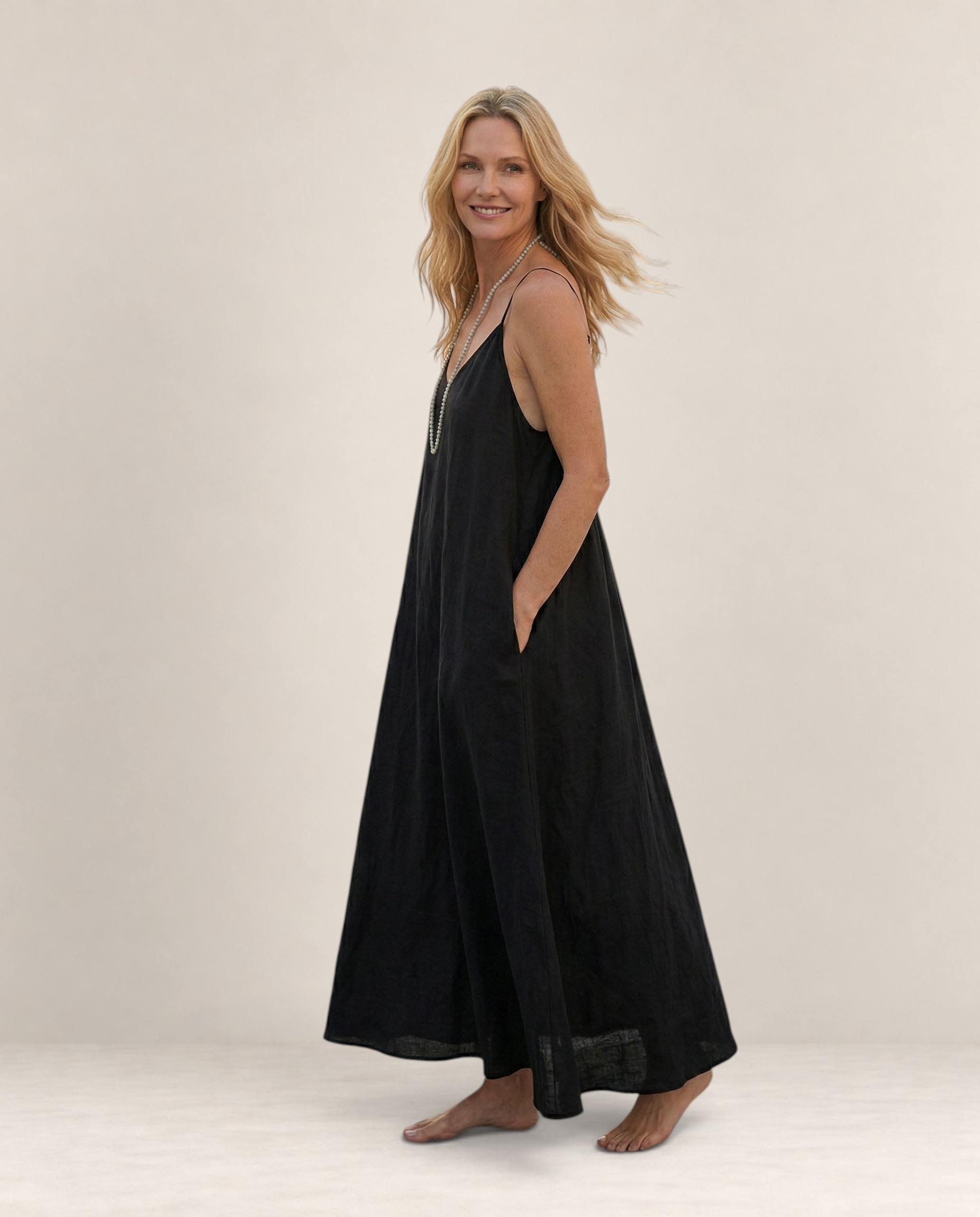 Valvet Oak House Safira black A-line summer maxi dress with thin straps worn by a smiling woman