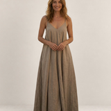 Valvet Oak House Safira beige maxi summer dress with thin straps and A-line silhouette worn by a smiling woman