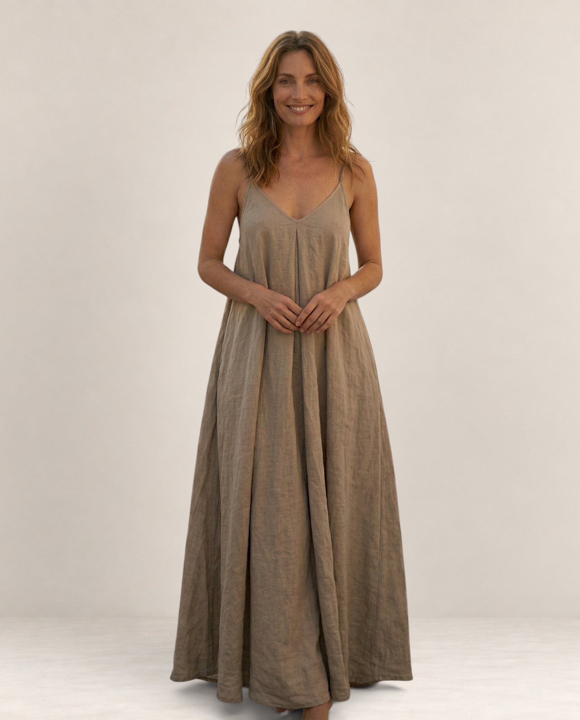 Valvet Oak House Safira beige maxi summer dress with thin straps and A-line silhouette worn by a smiling woman