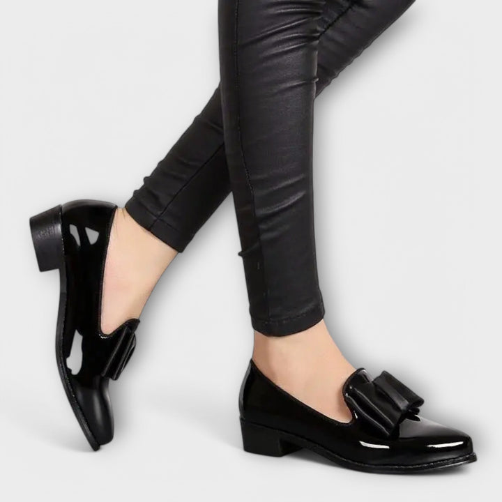 Chrysa - Lesklé mokasíny pro elegantní styl