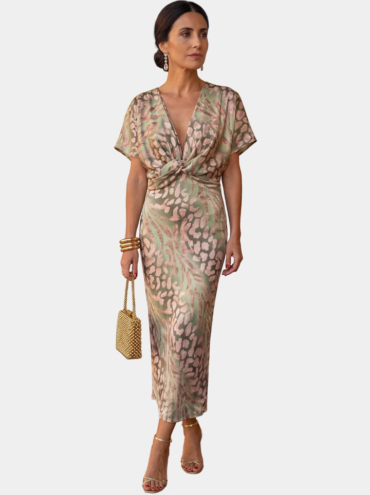 Giulia – Elegantní šaty z jemného a splývavého materiálu