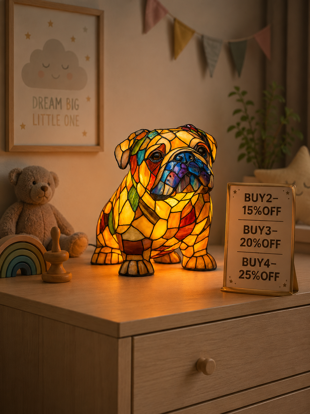 Lampa s bulldogem v sedící pozici