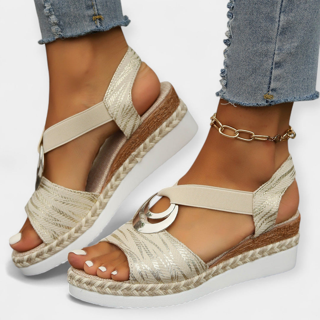 Pletené římské sandály" can be rewritten as "Knit Roman Sandals.