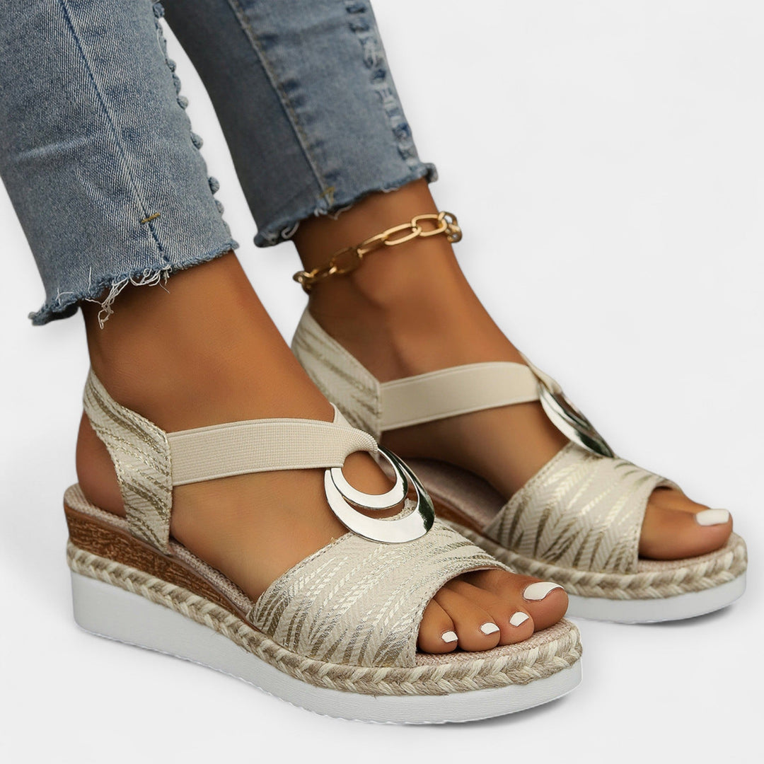 Pletené římské sandály" can be rewritten as "Knit Roman Sandals.