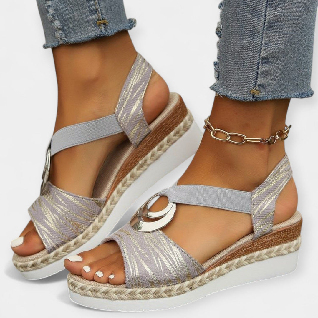 Pletené římské sandály" can be rewritten as "Knit Roman Sandals.