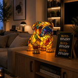 Lampa s bulldogem v sedící pozici